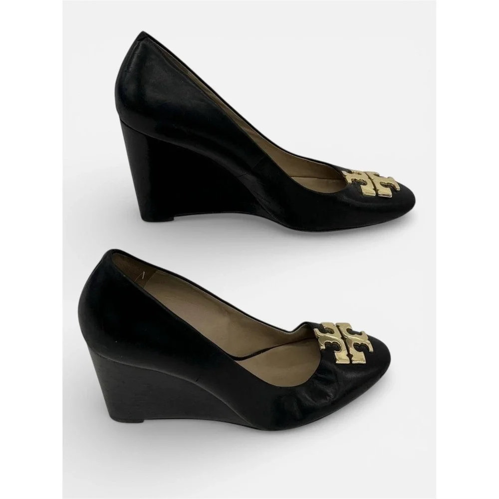 Tory Burch Sally Wedge Pumps Womens 6.5‎ Black Leather Gold Logo Good Condition